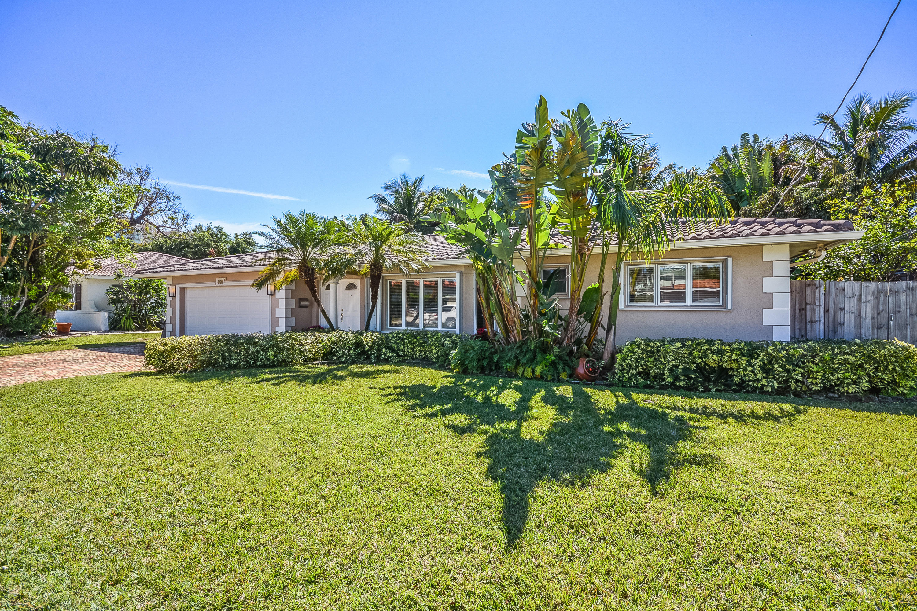856 Appleby Street Boca Raton, FL 33487 - Photo 2 of 30 a front view of a house with a yard