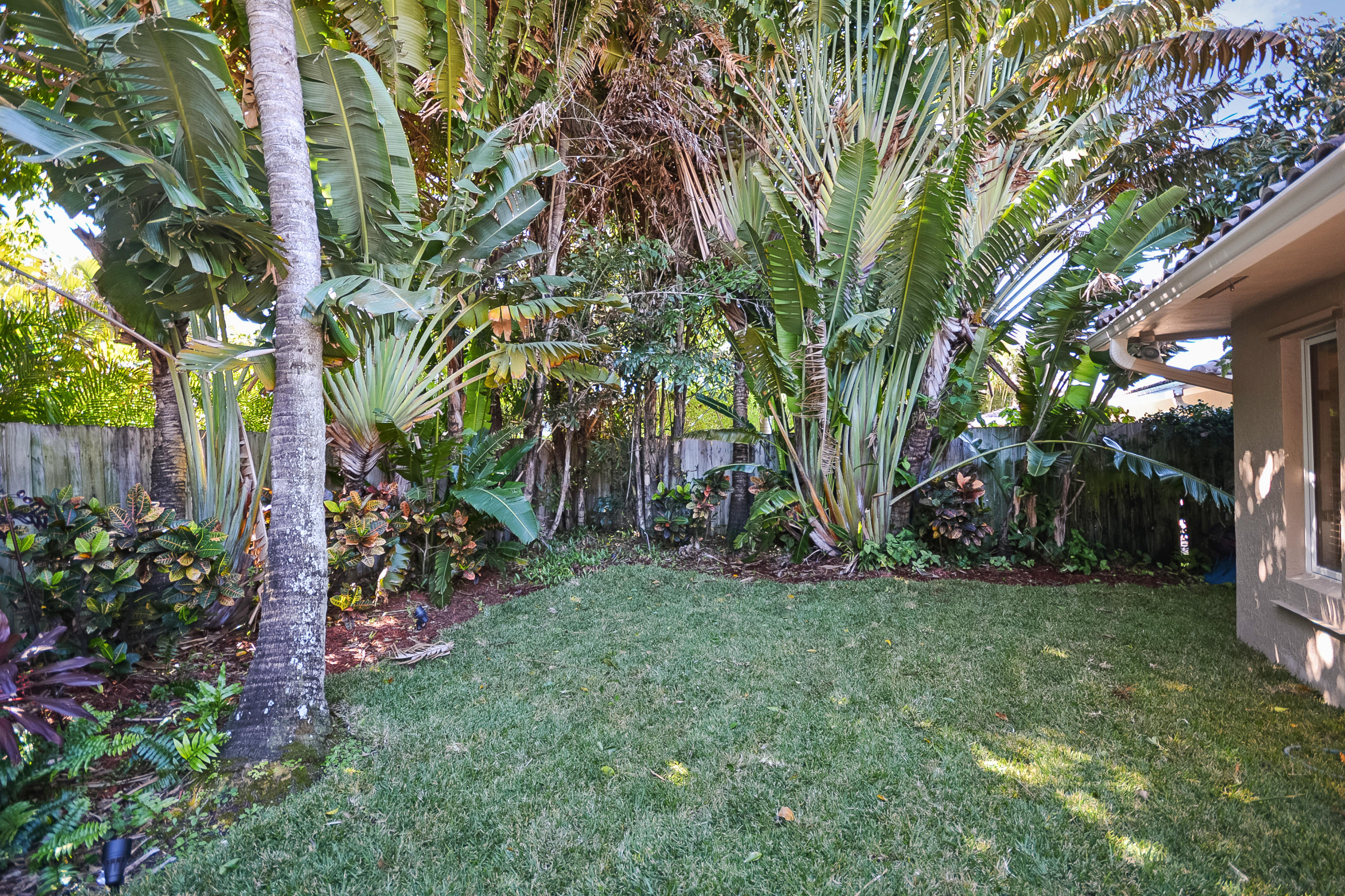 856 Appleby Street Boca Raton, FL 33487 - Photo 23 of 30 a view of a backyard