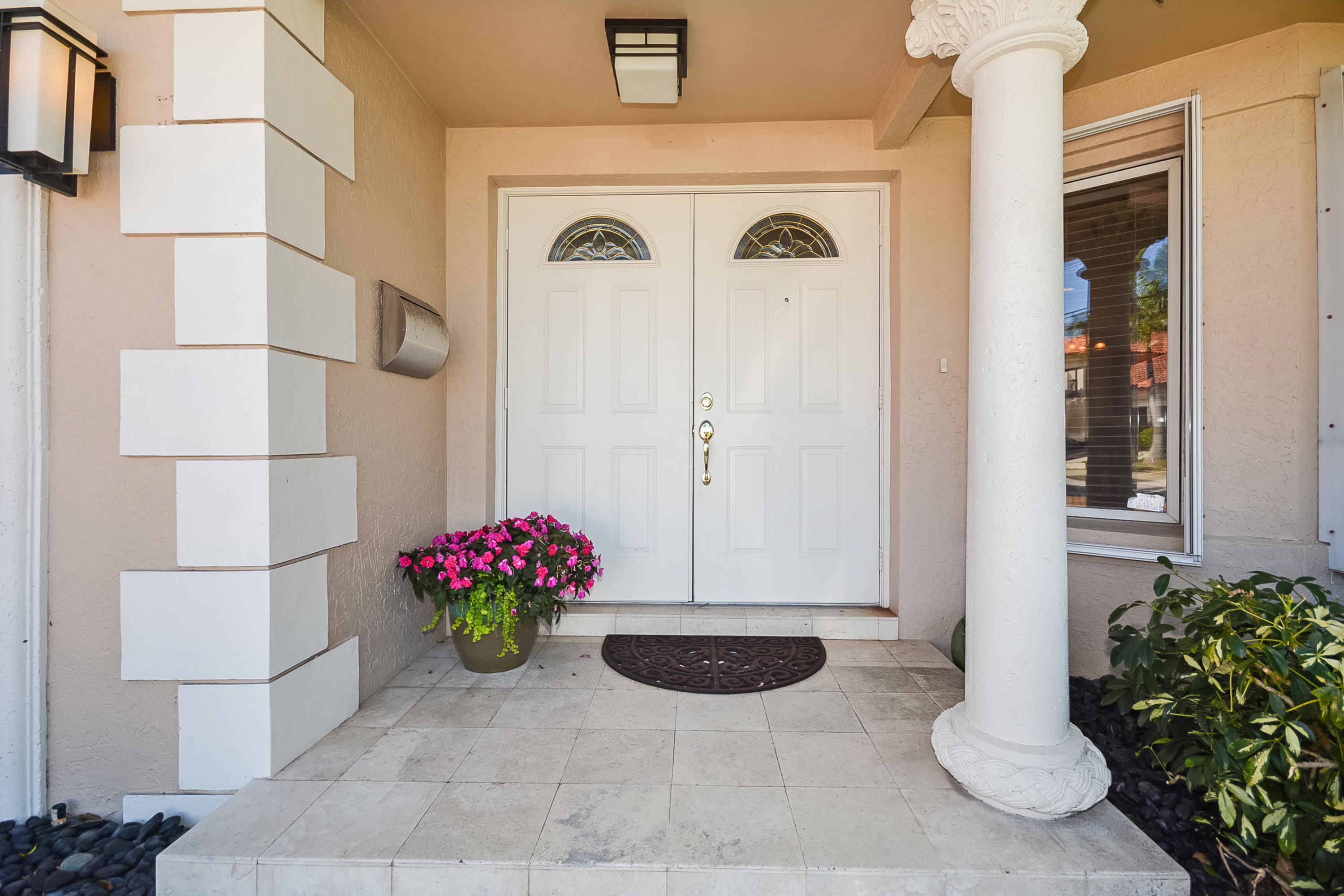 856 Appleby Street Boca Raton, FL 33487 - Photo 3 of 30 a bath room with a potted plant