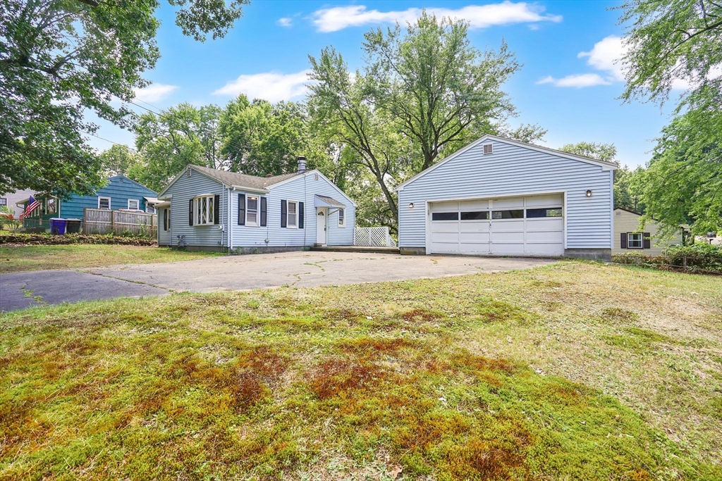 85 Bircham Street Springfield, MA 01104 - Photo 2 of 33
