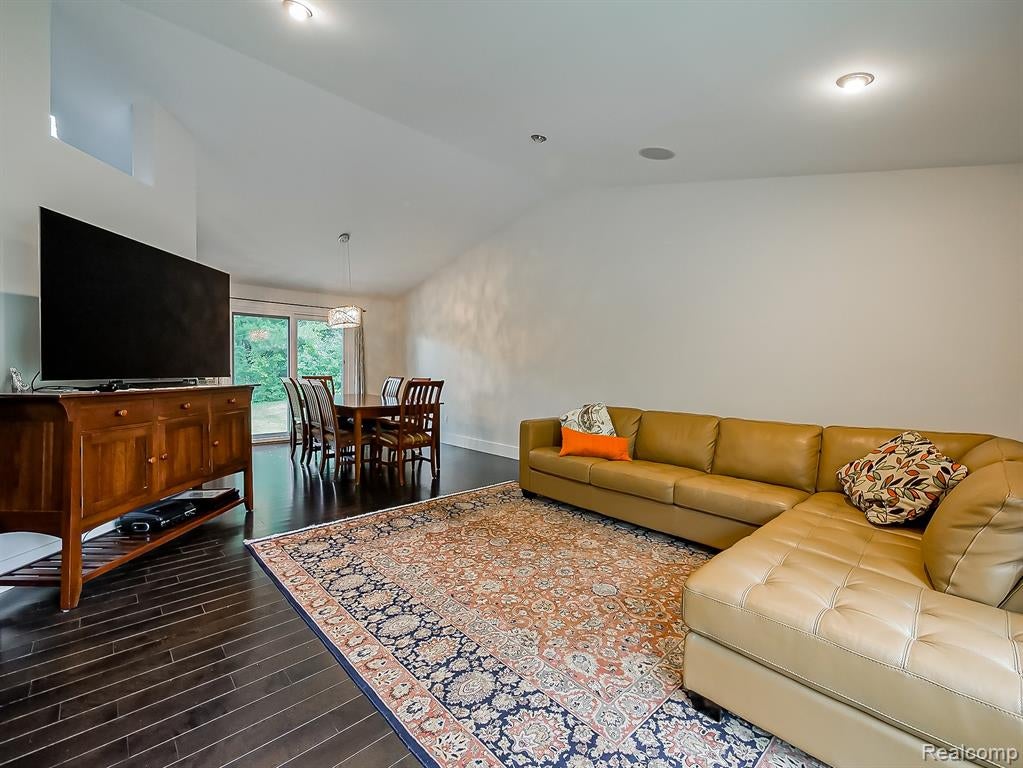 1021 Dowling Road Bloomfield Hills, MI 48304 - Photo 4 of 58 Gallery Image 4