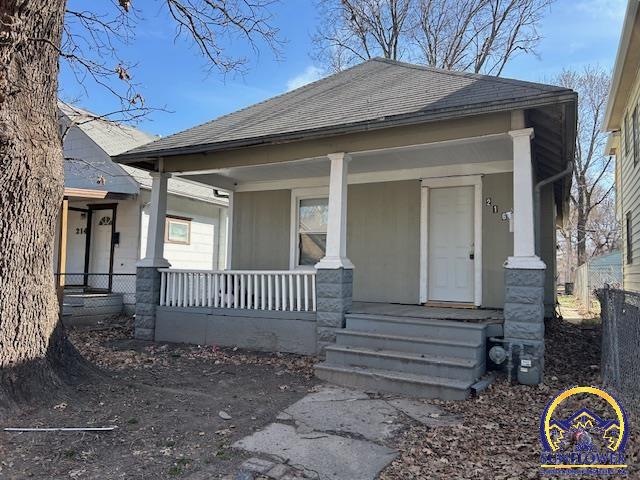 216 Southeast Lake Street Topeka, KS 66607 - Photo 1 of 17