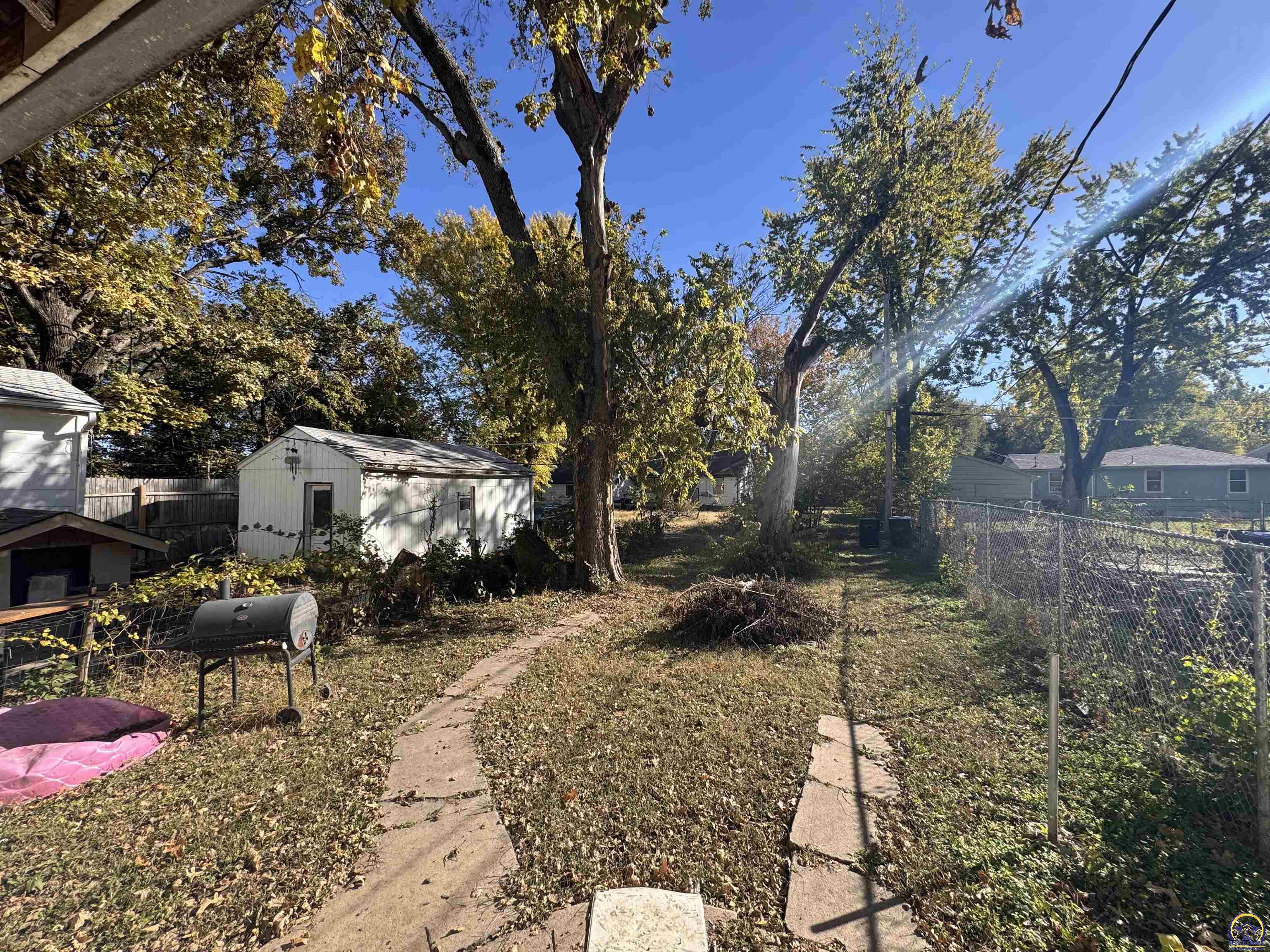 216 Southeast Lake Street Topeka, KS 66607 - Photo 14 of 17