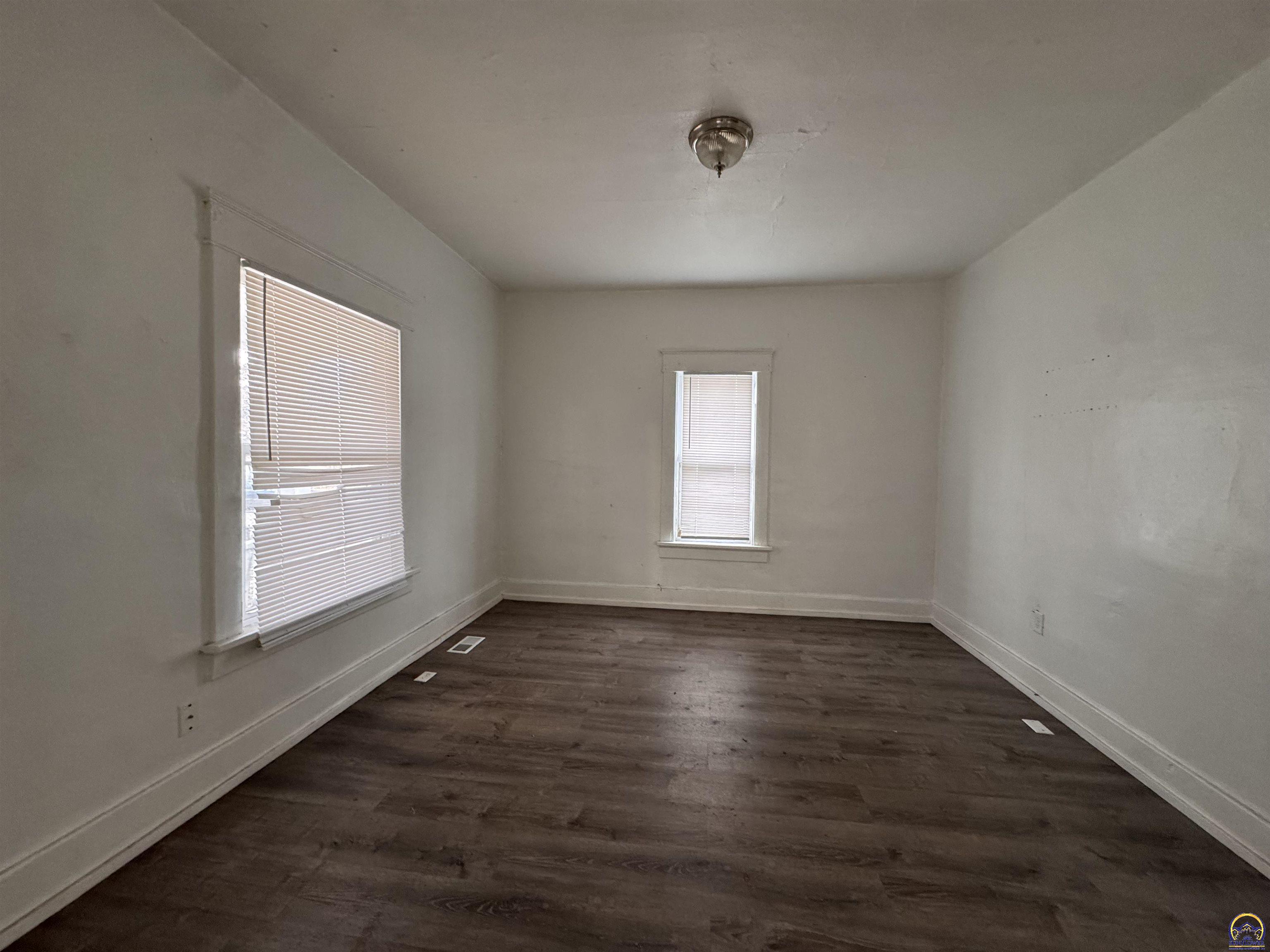 216 Southeast Lake Street Topeka, KS 66607 - Photo 3 of 17