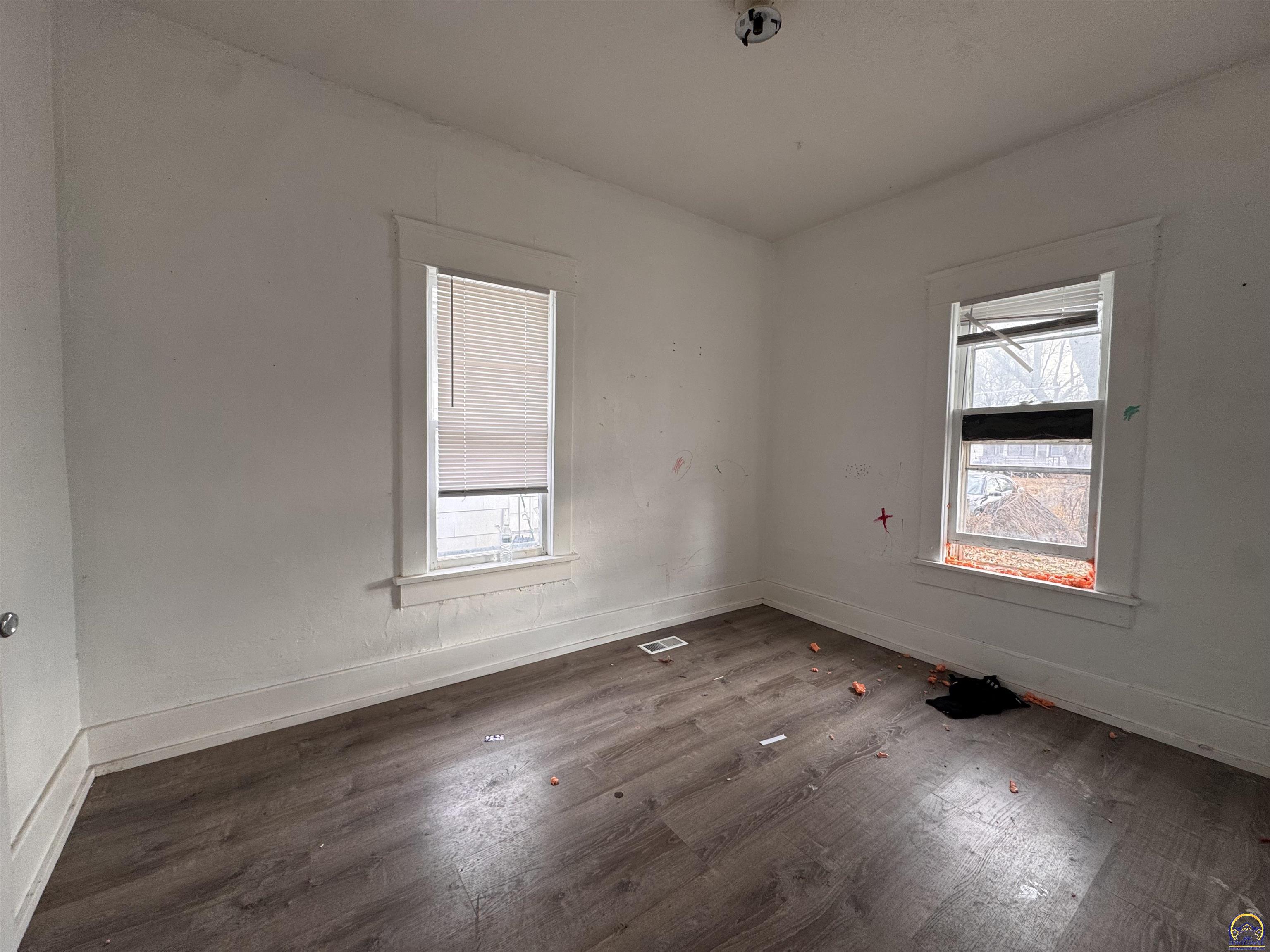 216 Southeast Lake Street Topeka, KS 66607 - Photo 10 of 17