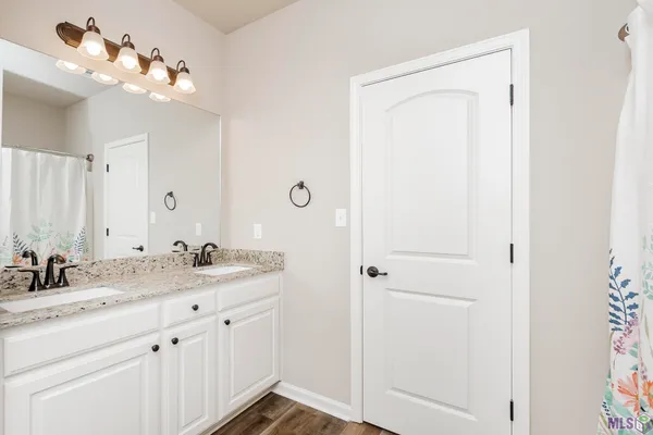 $2,250 | 2800 South Roth Avenue, Gonzales, LA 70737