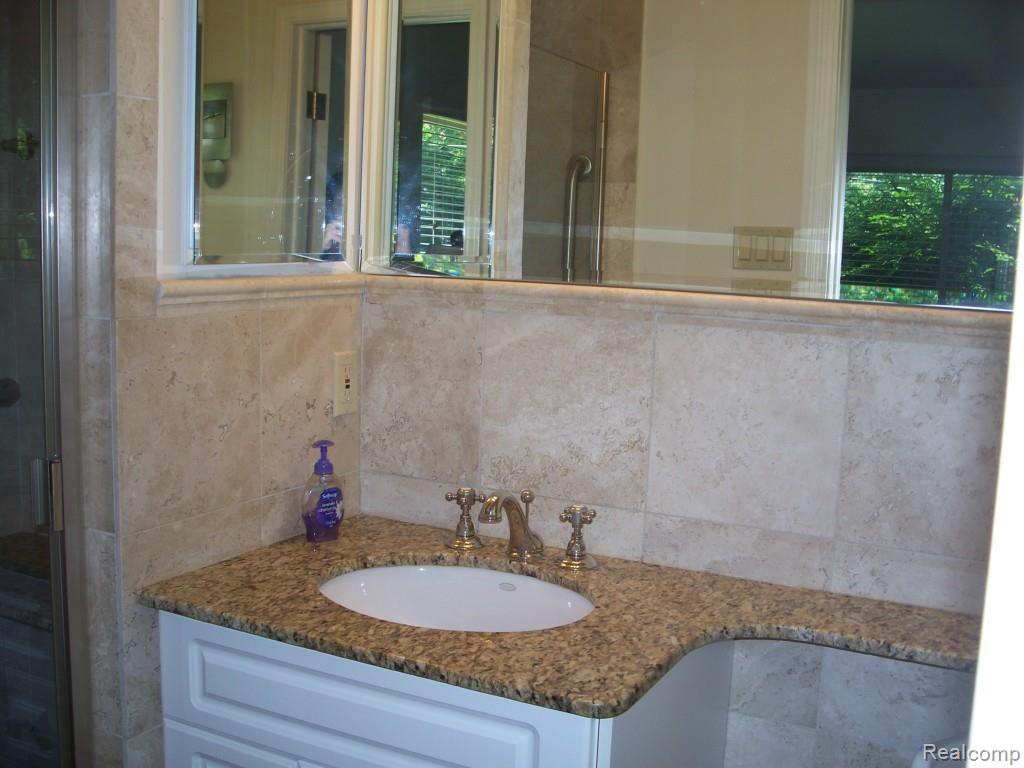 4718 Pickering Road Bloomfield Hills, MI 48301 - Photo 15 of 20 Master Bath with Granite and Terrazzo Tile