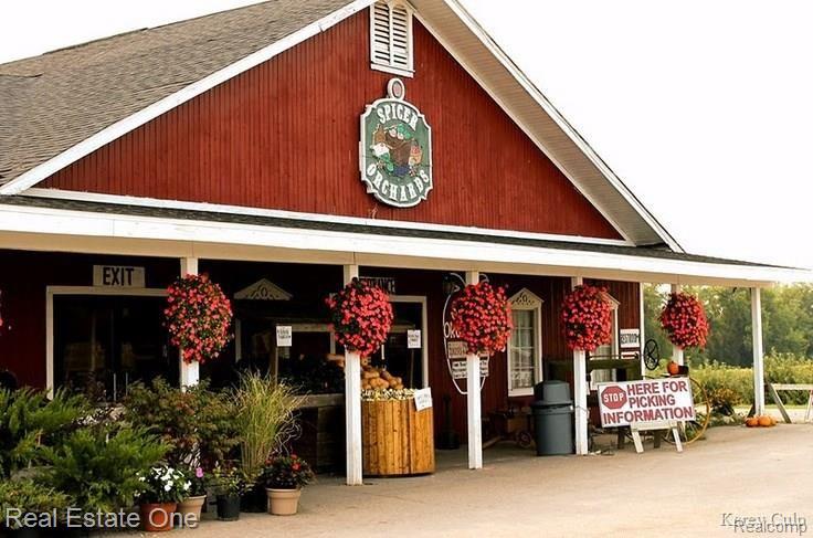 11044 Faussett Road Fenton, MI 48430 - Photo 44 of 46 Nearby Spicer Orchards & Farm Market