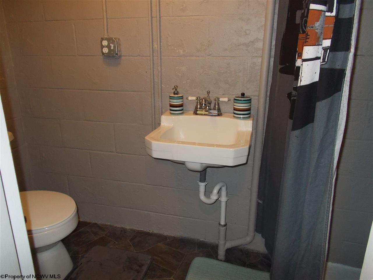 1132 Cloverhill Road Fairmont, WV 26554 - Photo 23 of 27 Gallery Image 23