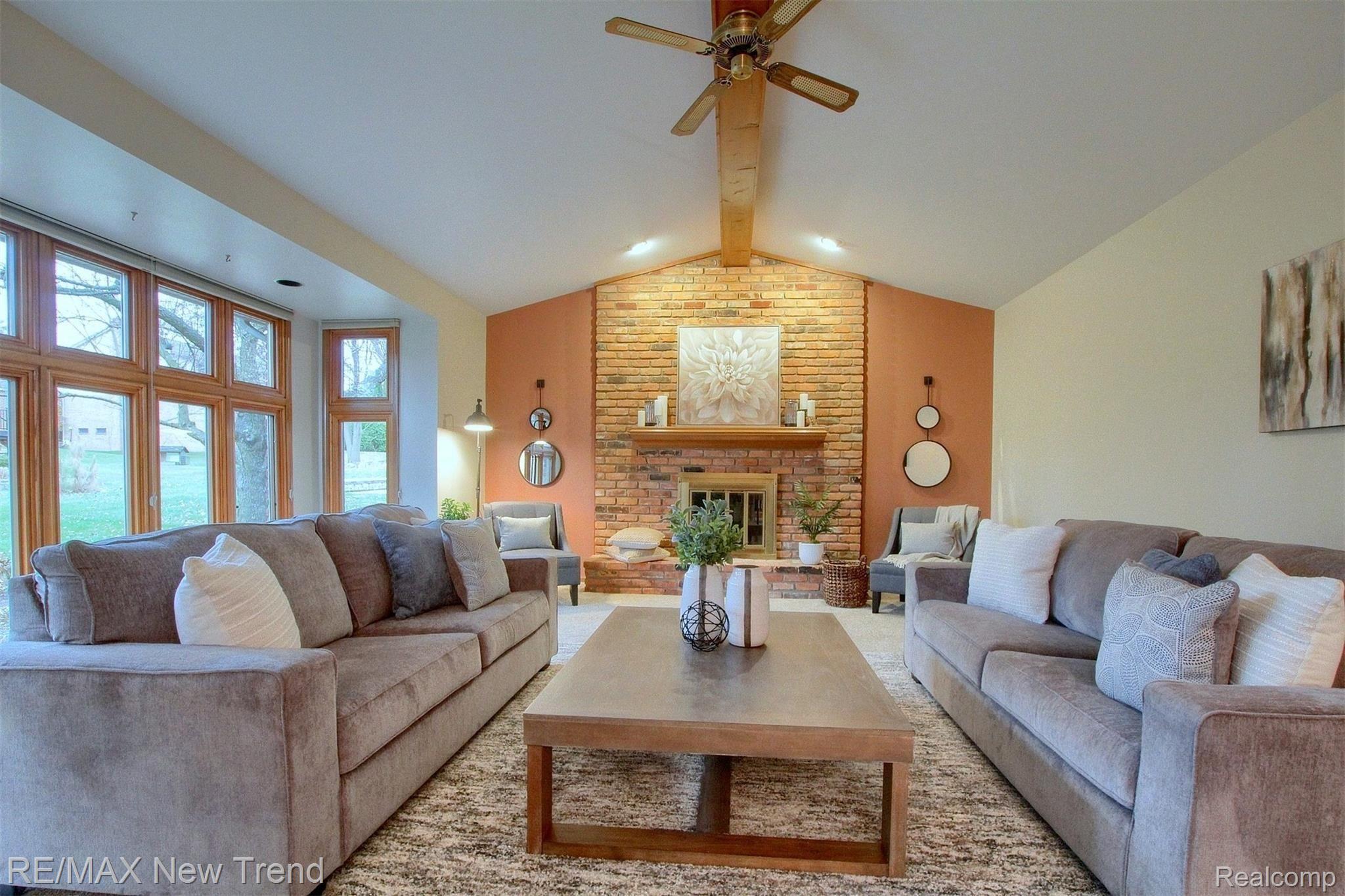42332 Waterfall Road Northville, MI 48168 - Photo 15 of 32 15-Family Room.jpg