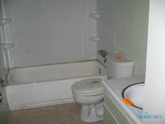 511 Richards Road Toledo, OH 43607 - Photo 11 of 13 Full Bath.