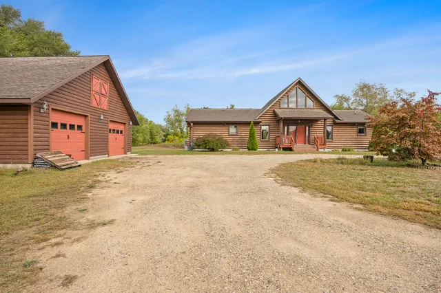 $569,600 | 5957 Landing Lane, Fremont, MI 49412