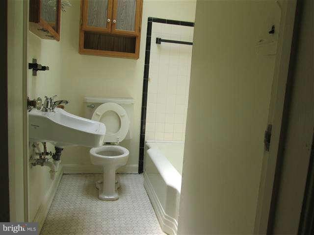 4420 Manorview Road Baltimore, MD 21229 - Photo 13 of 19 Bath