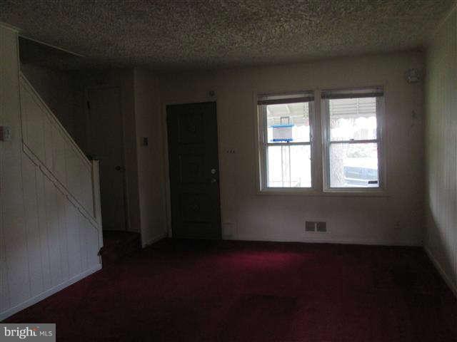 4420 Manorview Road Baltimore, MD 21229 - Photo 3 of 19 Living Room