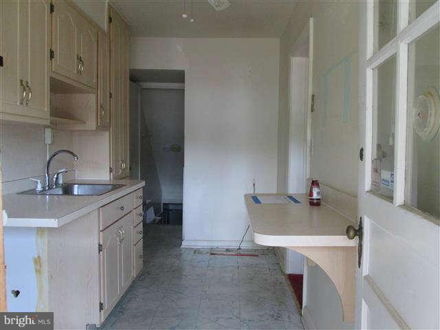 4420 Manorview Road Baltimore, MD 21229 - Photo 6 of 19 Kitchen