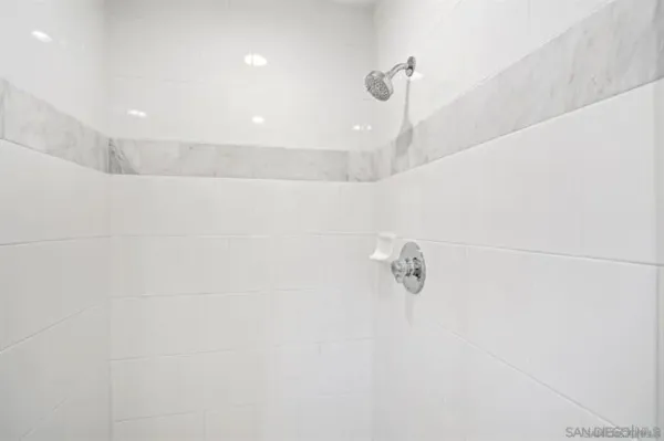 $6,700 | 160 West Island Avenue, San Diego, CA 92101