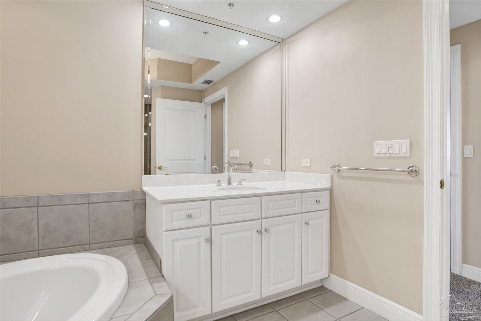 608 Lost Key Drive, Unit 701C Pensacola, FL 32507 - Photo 24 of 32 a bathroom with a bathtub and a sink