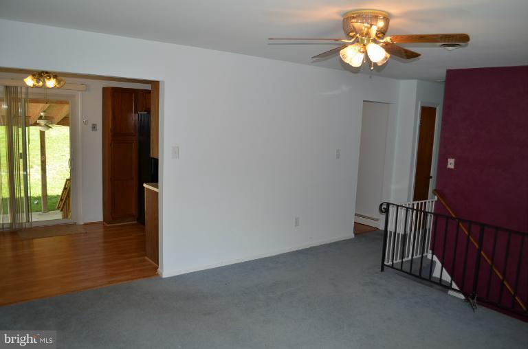 15408 Michigan Rd. Woodbridge, VA 22191 - Photo 19 of 29 Living Room