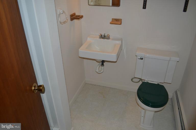15408 Michigan Rd. Woodbridge, VA 22191 - Photo 21 of 29 Bath