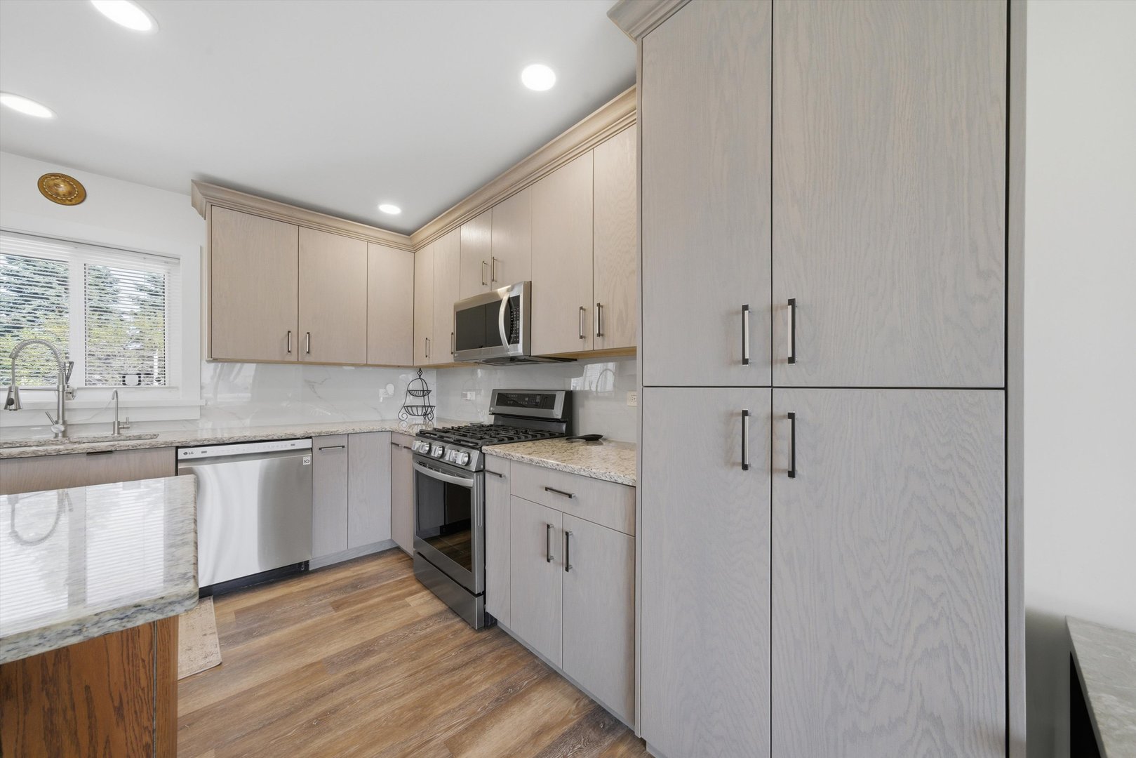 10817 Mason Avenue Chicago Ridge, IL 60415 - Photo 5 of 36 Gallery Image 5