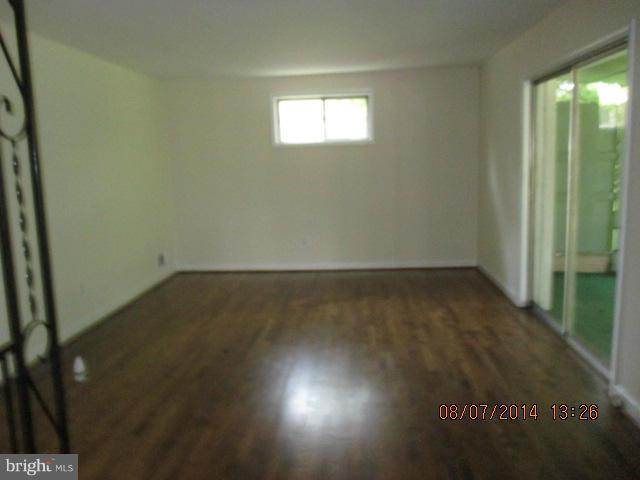 418 Torrington Place Silver Spring, MD 20901 - Photo 8 of 21 Interior (General)