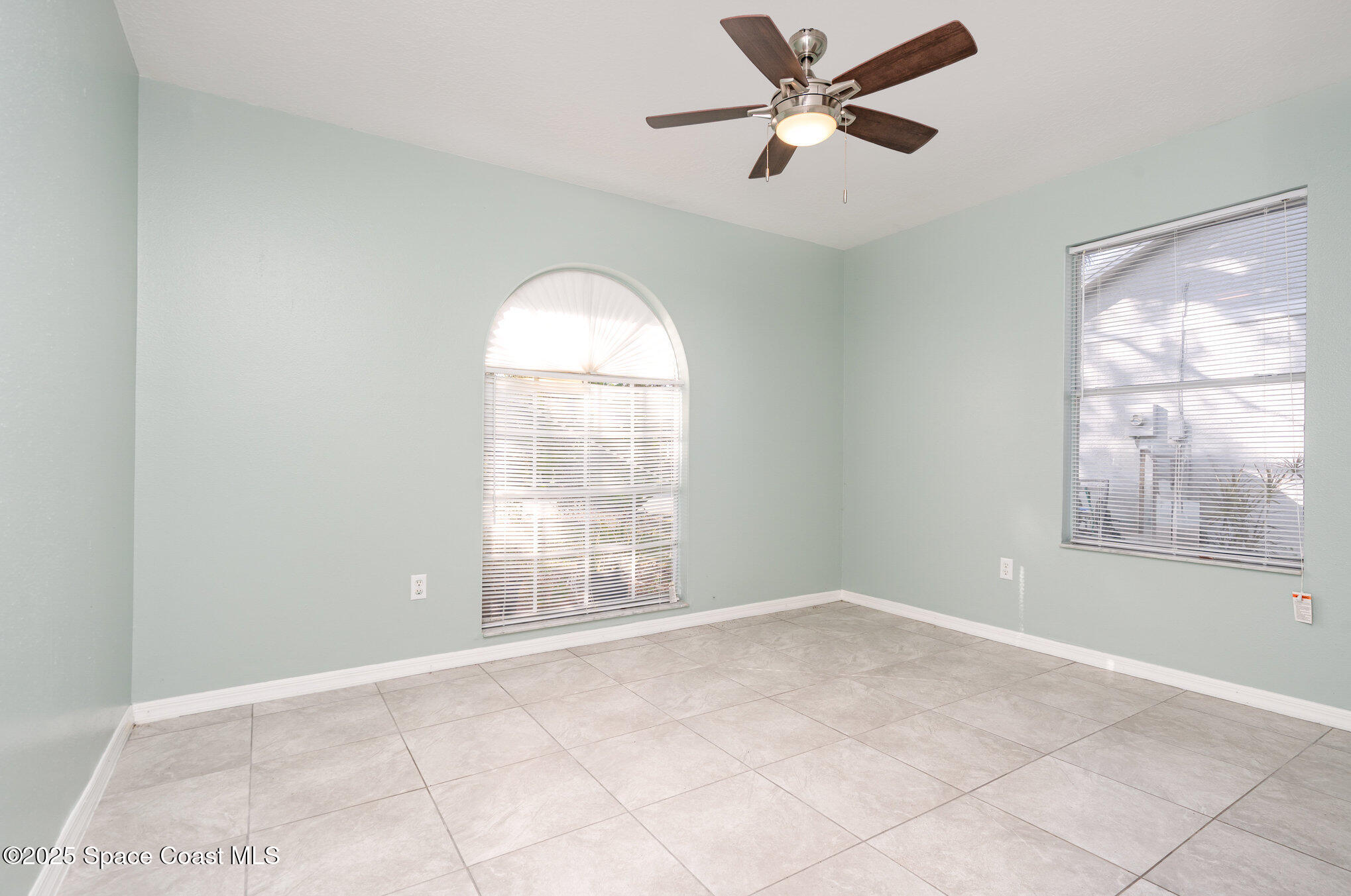 636 Fishtail Palm Boulevard Melbourne, FL 32901 - Photo 16 of 25 an empty room with windows and fan