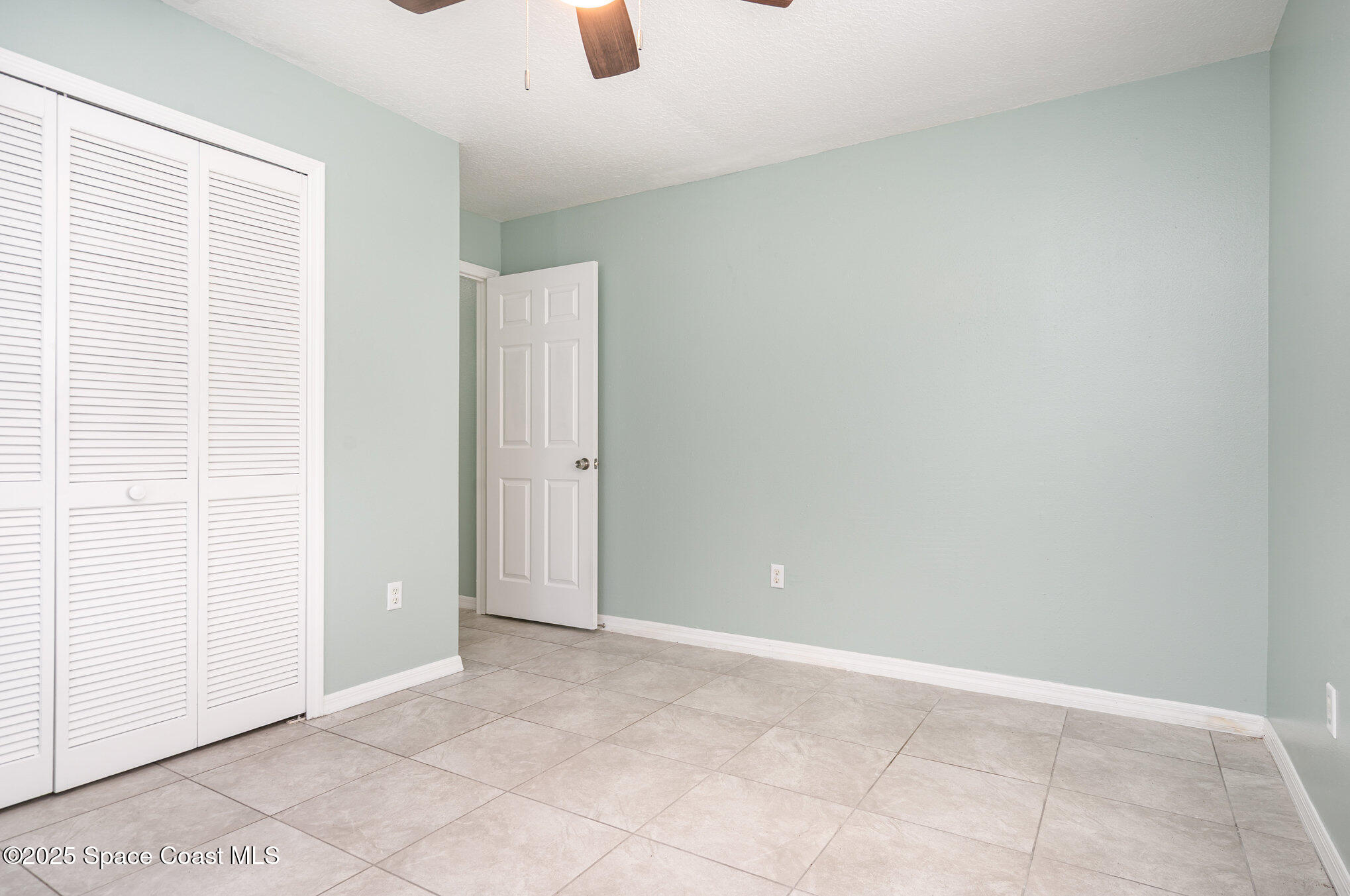 636 Fishtail Palm Boulevard Melbourne, FL 32901 - Photo 17 of 25 an empty room with windows