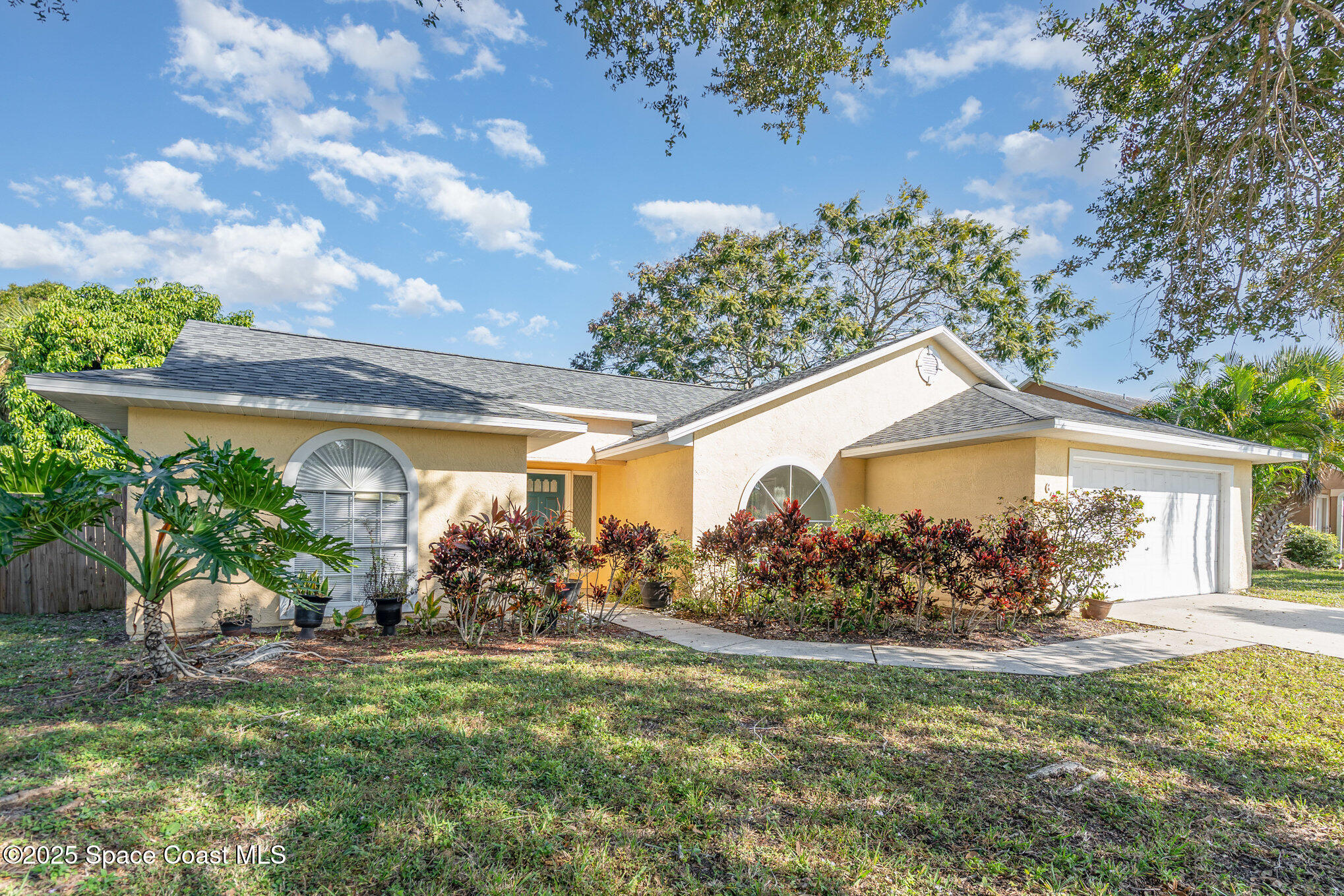 636 Fishtail Palm Boulevard Melbourne, FL 32901 - Photo 2 of 25 a front view of a house with garden