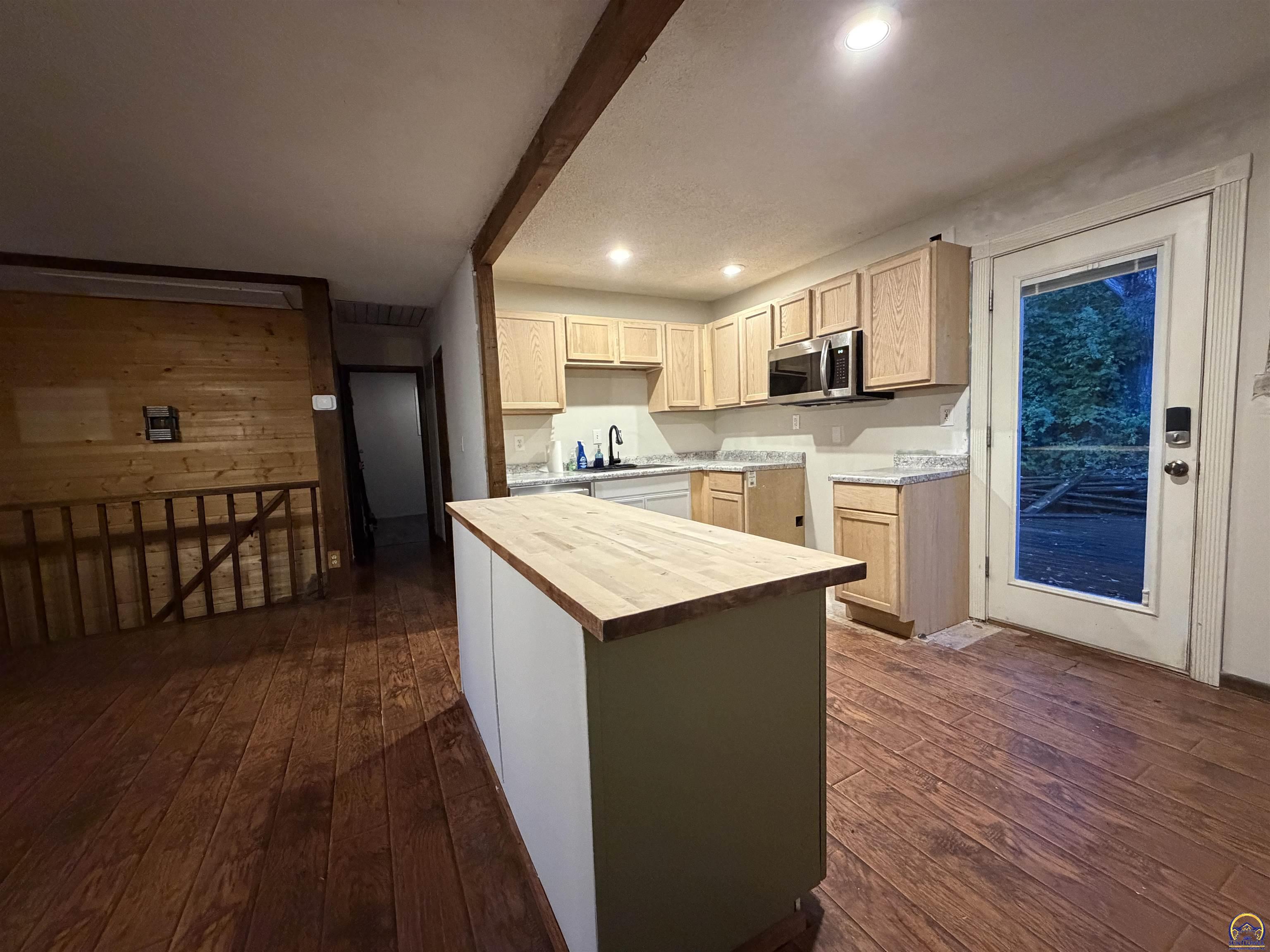 7435 Lakeview Road Meriden, KS 66512 - Photo 5 of 49 Gallery Image 5