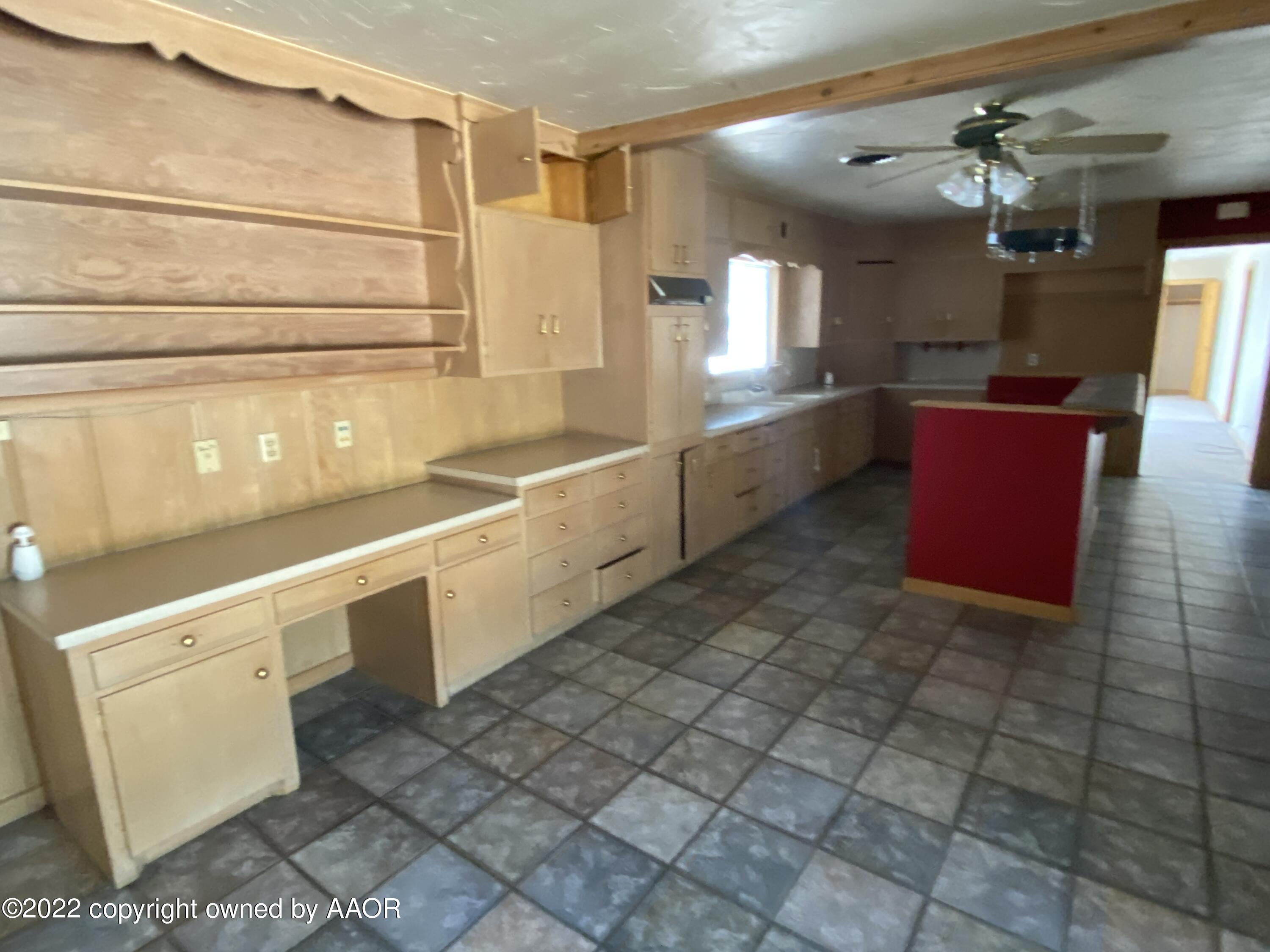 809 South Drake Street Perryton, TX 79070 - Photo 11 of 17 Photo May 16, 4 28 02 PM