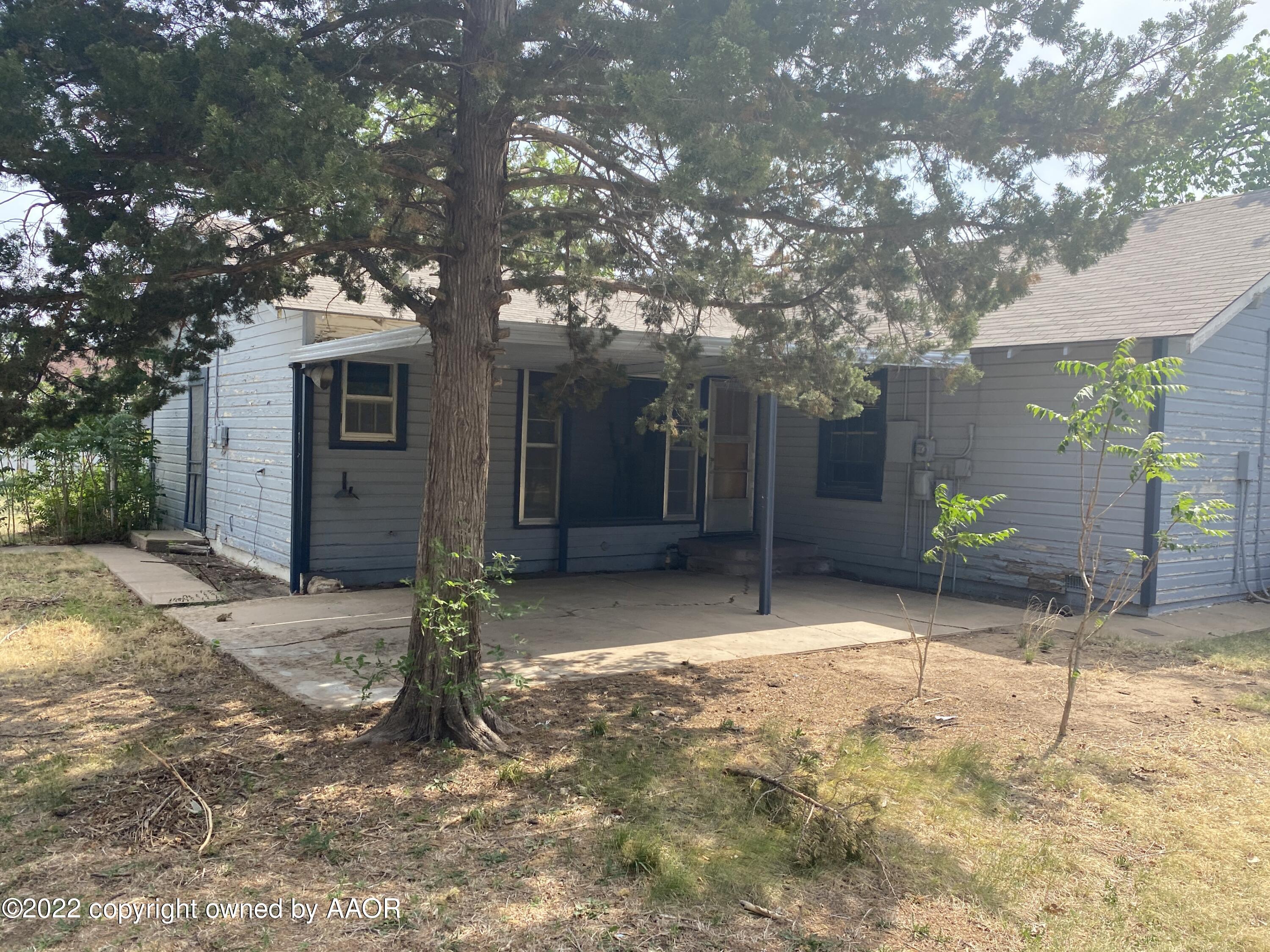 809 South Drake Street Perryton, TX 79070 - Photo 5 of 17 Photo May 16, 4 20 20 PM