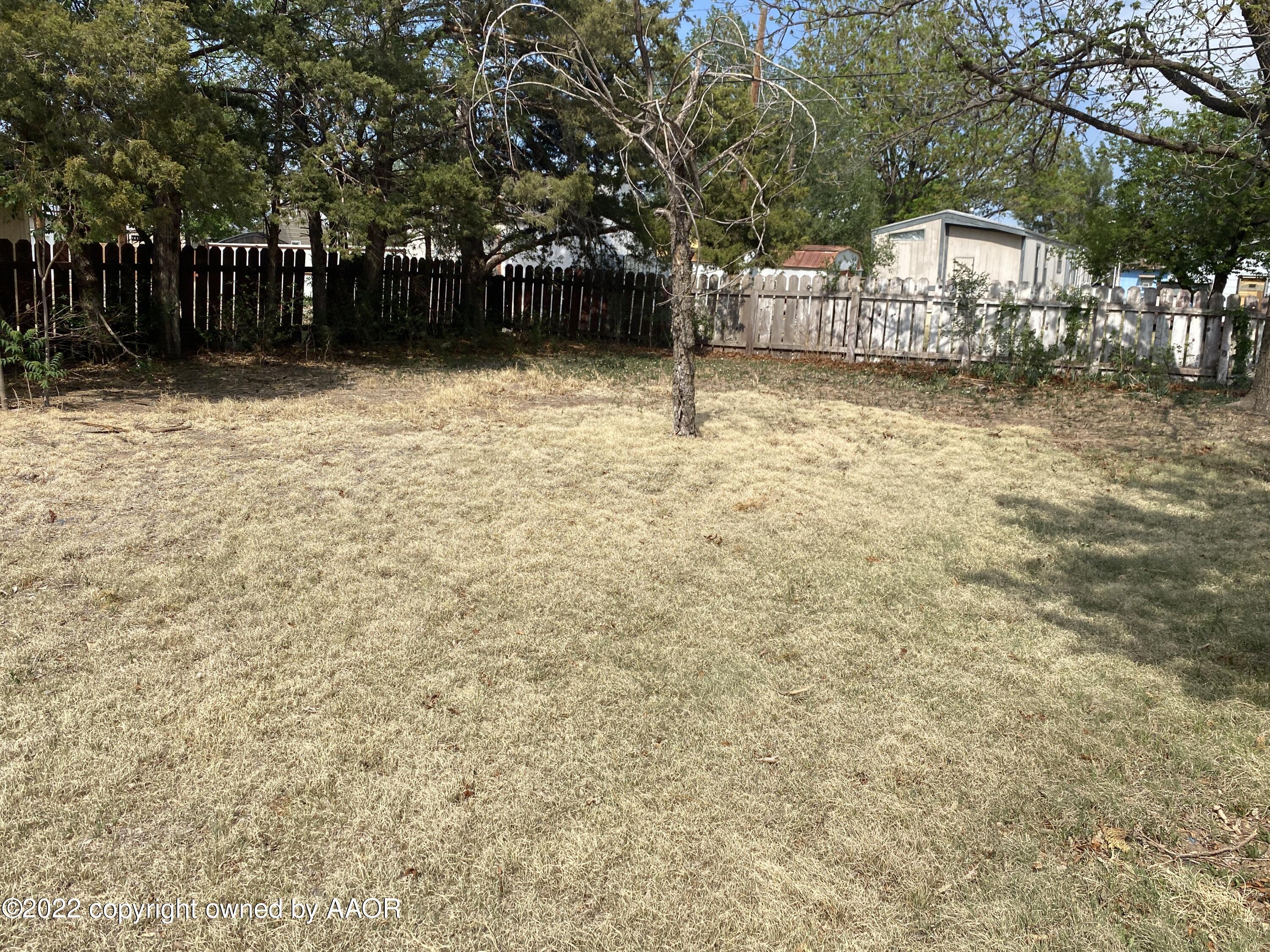 809 South Drake Street Perryton, TX 79070 - Photo 6 of 17 Photo May 16, 4 20 14 PM