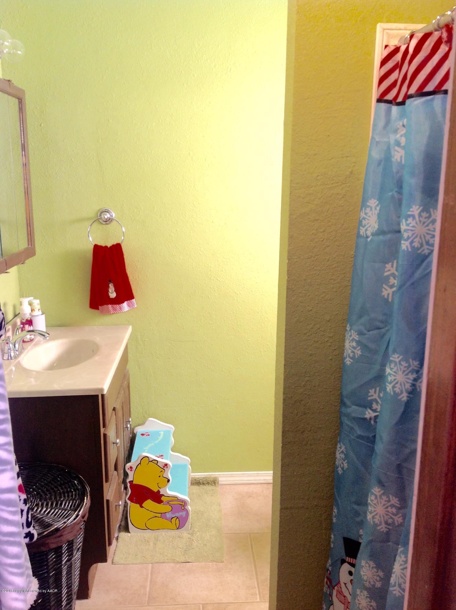 4210 South Ong Street Amarillo, TX 79110 - Photo 10 of 15 Ong bath 2