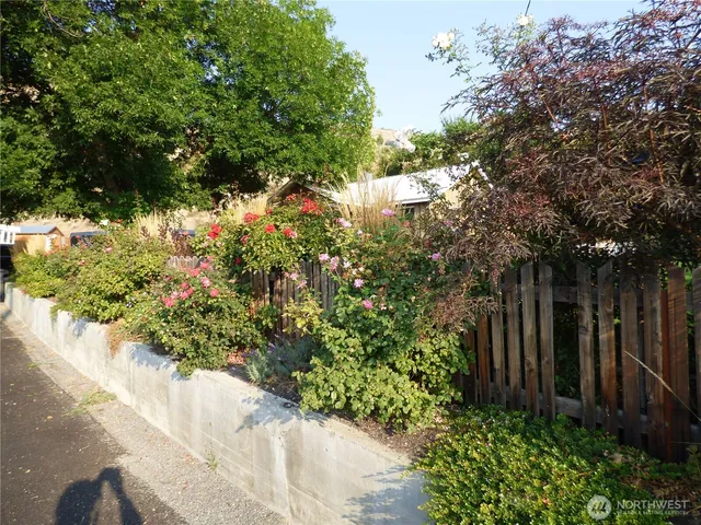 $309,900 | 304 Pearl Street, Pateros, WA 98846