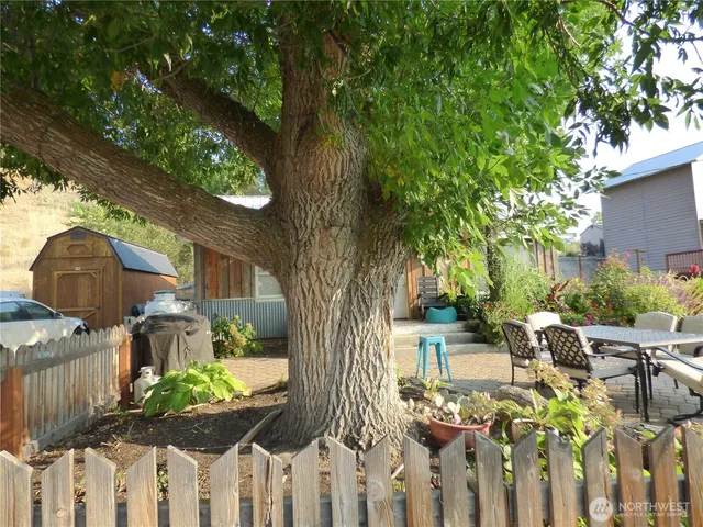 $309,900 | 304 Pearl Street, Pateros, WA 98846