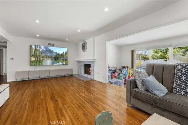 $1,149,000 | 8353 Chimineas Avenue, Northridge, CA 91325