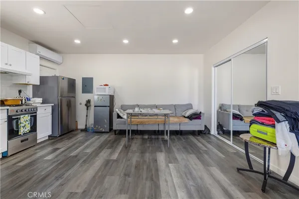 $1,149,000 | 8353 Chimineas Avenue, Northridge, CA 91325