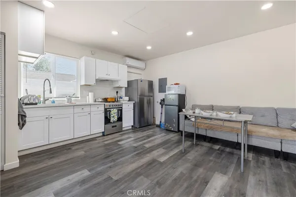 $1,149,000 | 8353 Chimineas Avenue, Northridge, CA 91325