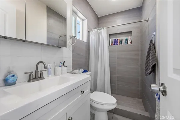 $1,149,000 | 8353 Chimineas Avenue, Northridge, CA 91325