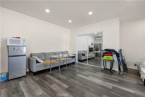 $1,149,000 | 8353 Chimineas Avenue, Northridge, CA 91325