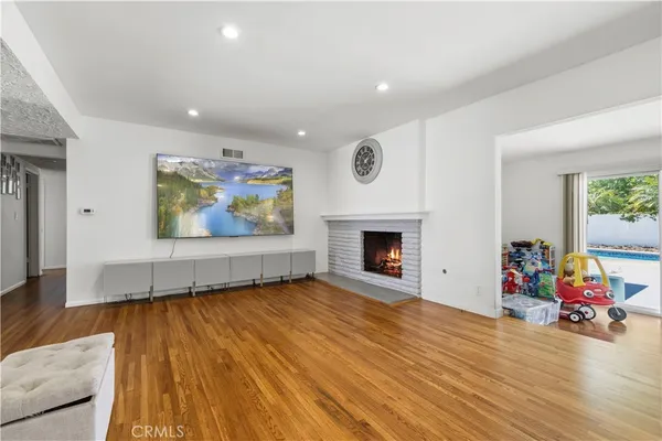 $1,149,000 | 8353 Chimineas Avenue, Northridge, CA 91325