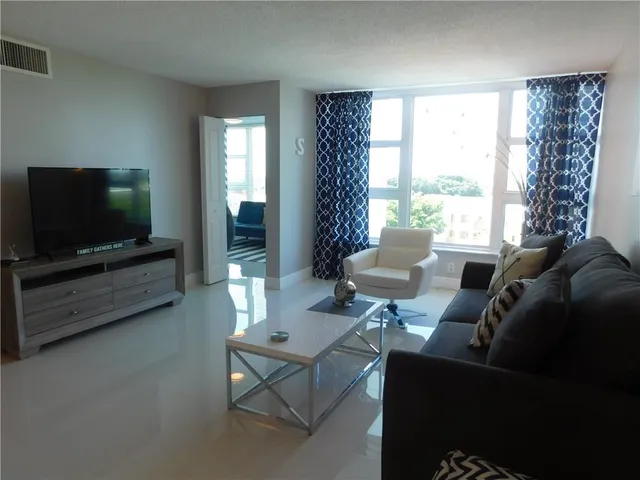 a view of a fountain in front of a building