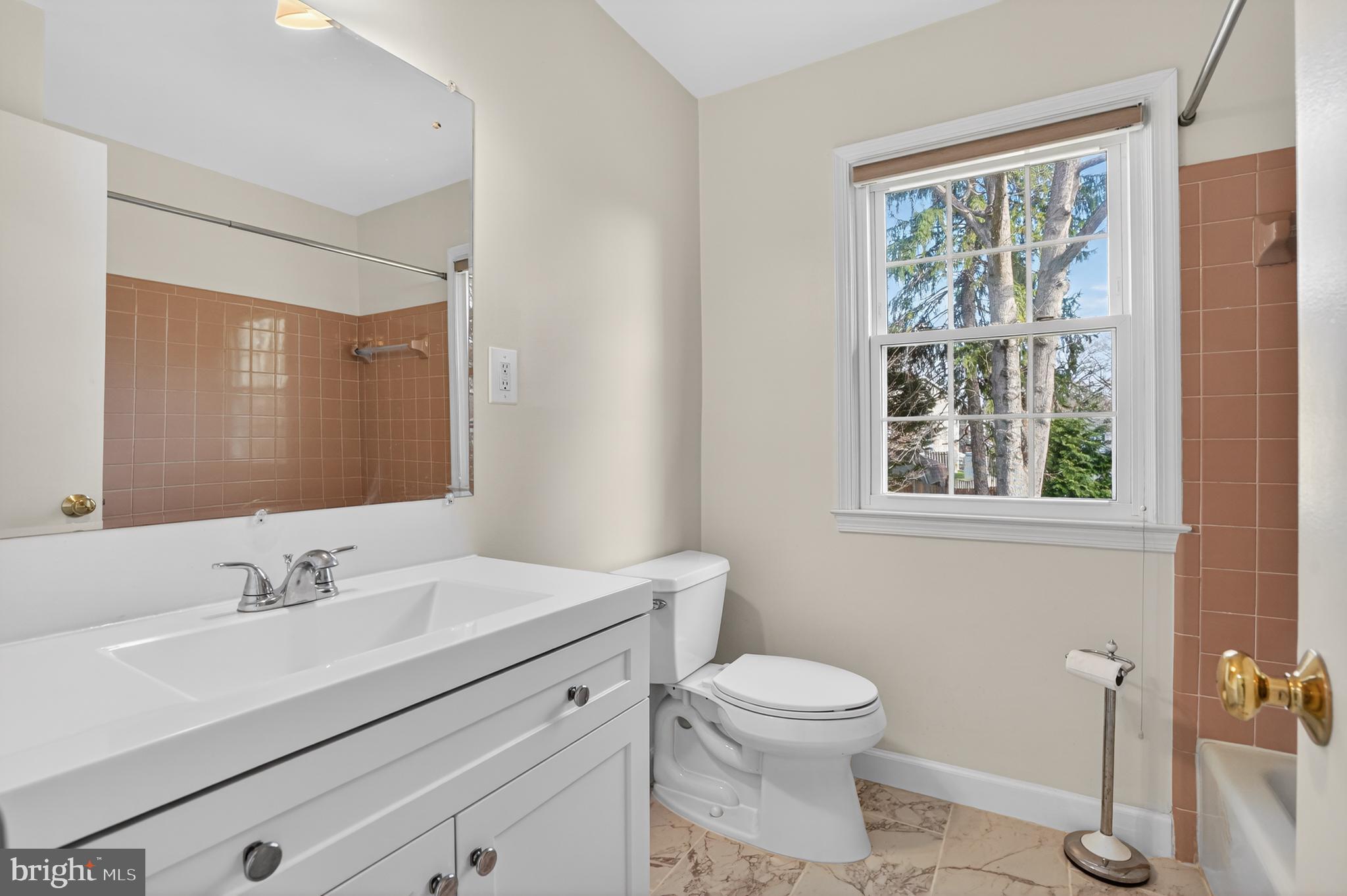 5401 Kinnerly Court Burke, VA 22015 - Photo 19 of 30 Upstairs Hall Full Bathroom