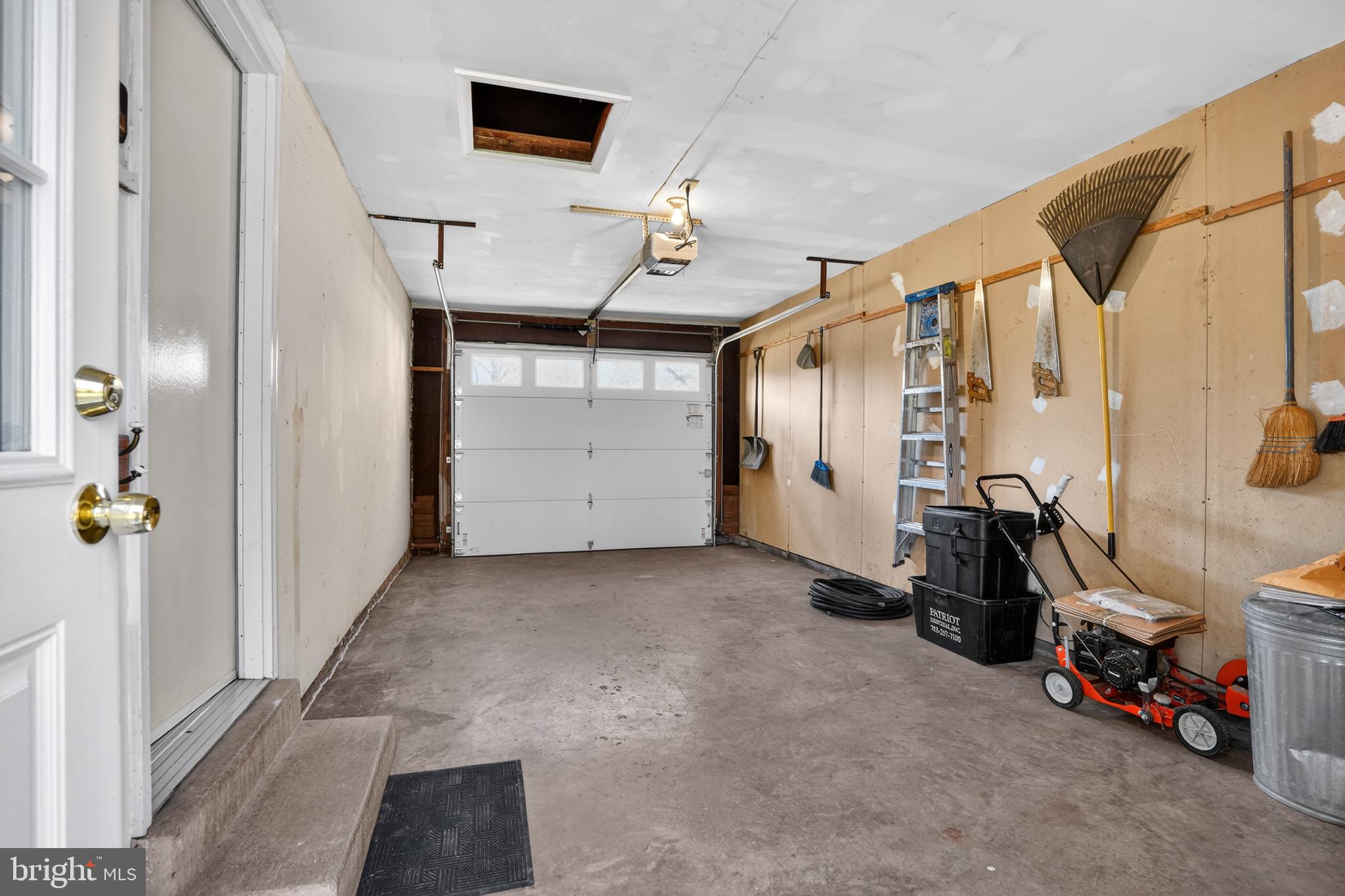 5401 Kinnerly Court Burke, VA 22015 - Photo 20 of 30 Garage