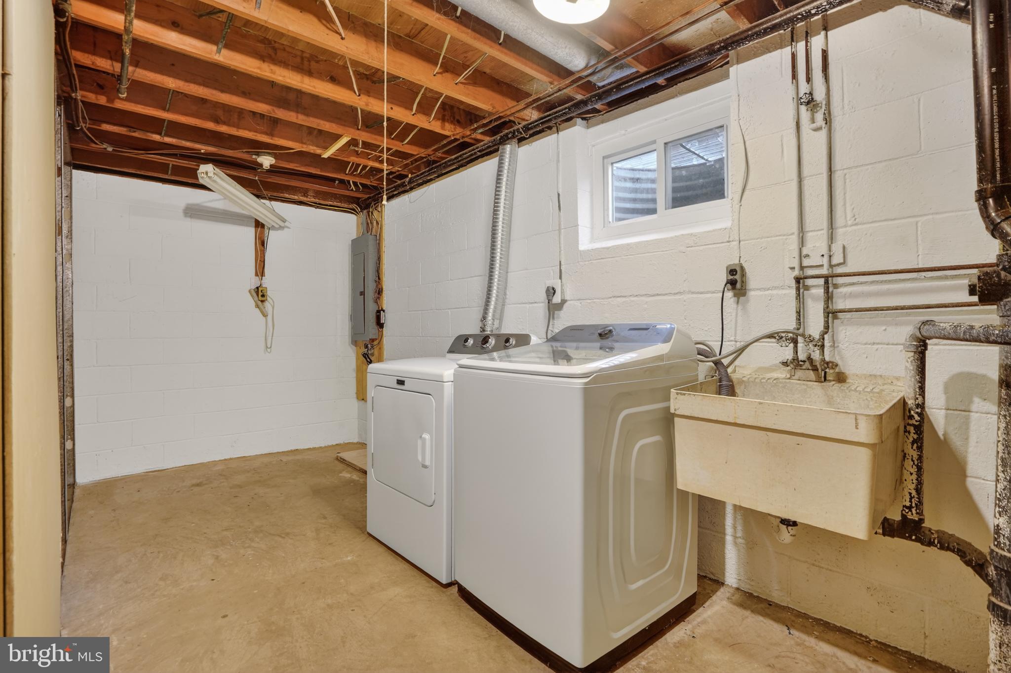 5401 Kinnerly Court Burke, VA 22015 - Photo 25 of 30 Laundry in Utility space