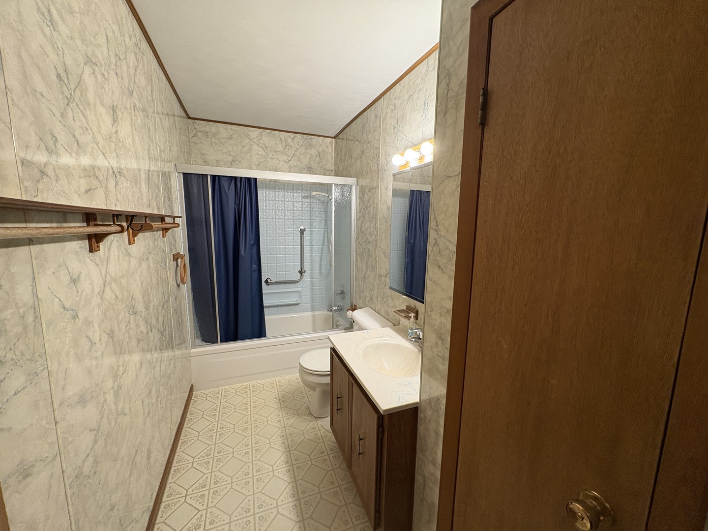 215 Phyllis Avenue Rochelle, IL 61068 - Photo 18 of 27 a bathroom with a sink a mirror and a shower