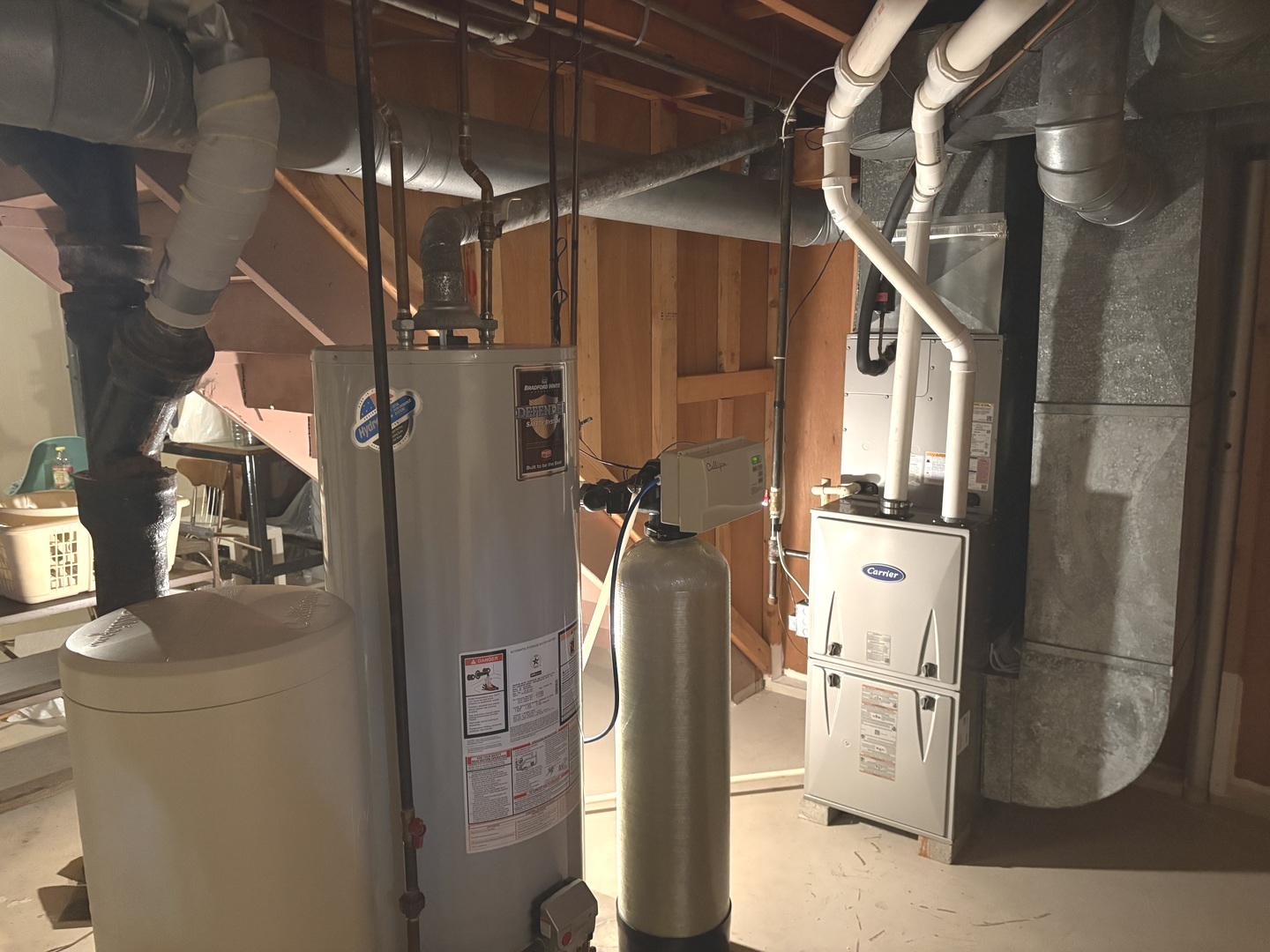 215 Phyllis Avenue Rochelle, IL 61068 - Photo 22 of 27 a bathroom with a mirror and shower