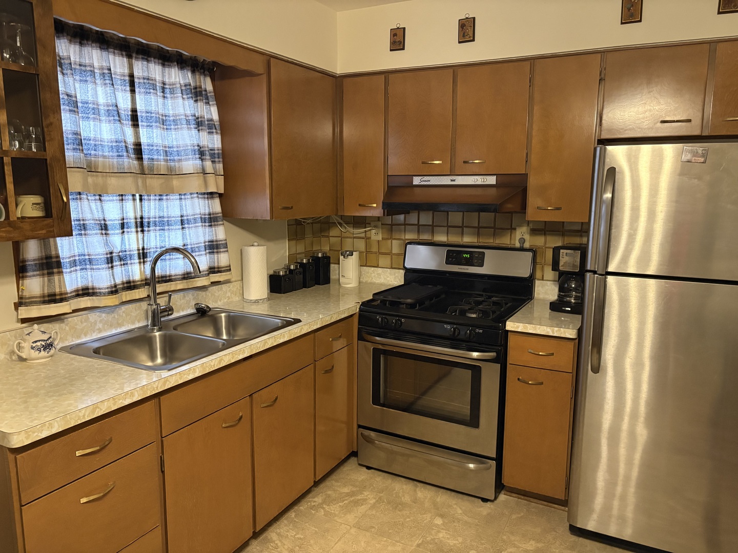 215 Phyllis Avenue Rochelle, IL 61068 - Photo 4 of 27 a kitchen with stainless steel appliances granite countertop a stove a refrigerator and a sink
