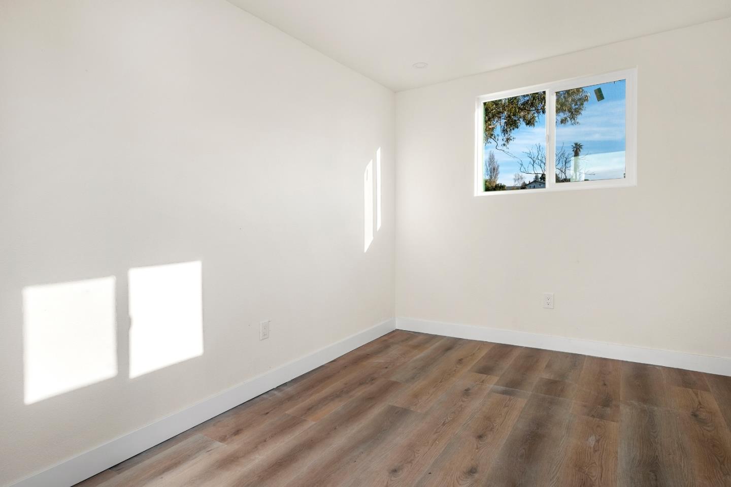 1014 Viewpointe Boulevard Rodeo, CA 94572 - Photo 17 of 20 an empty room with a window