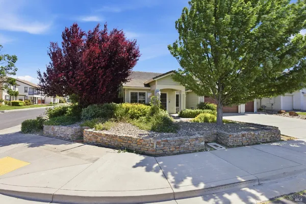$695,500 | 1640 Folsom Downs Circle, Dixon, CA 95620